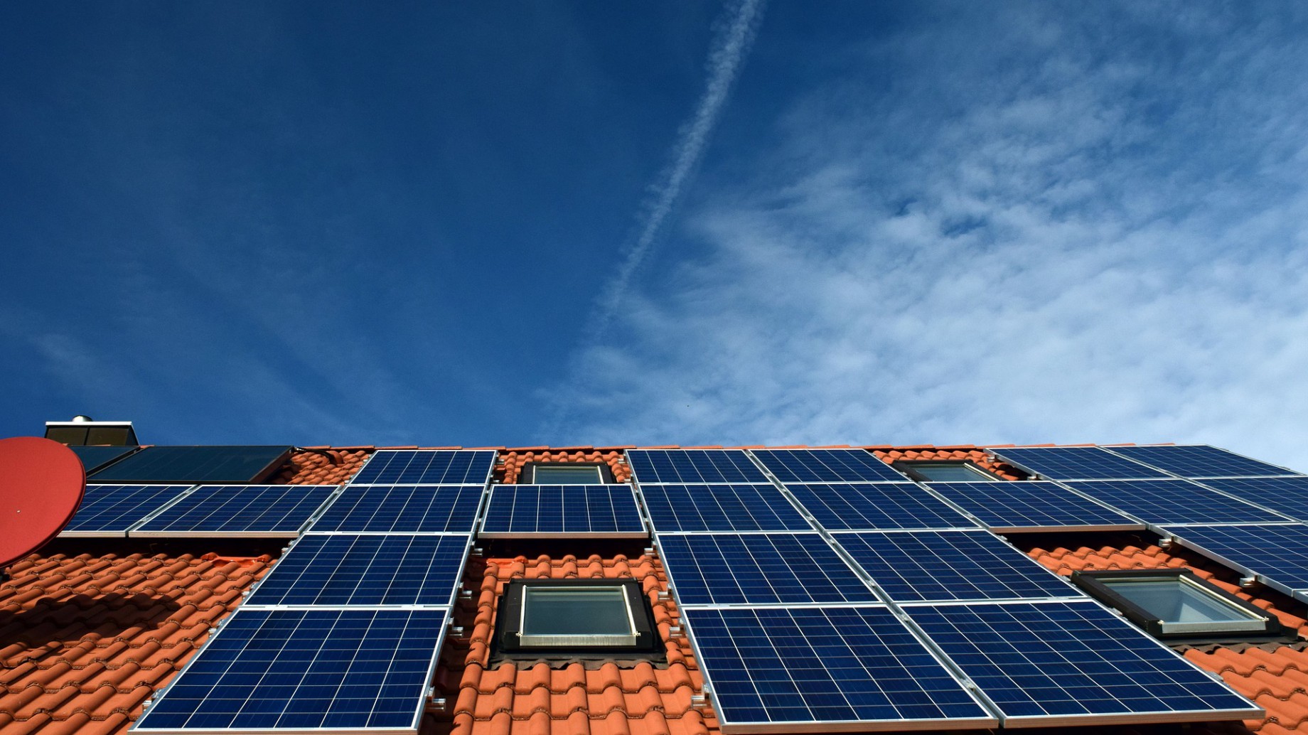 Proponen equipar las viviendas sociales con energías renovables para generar empleos verdes en todo el país